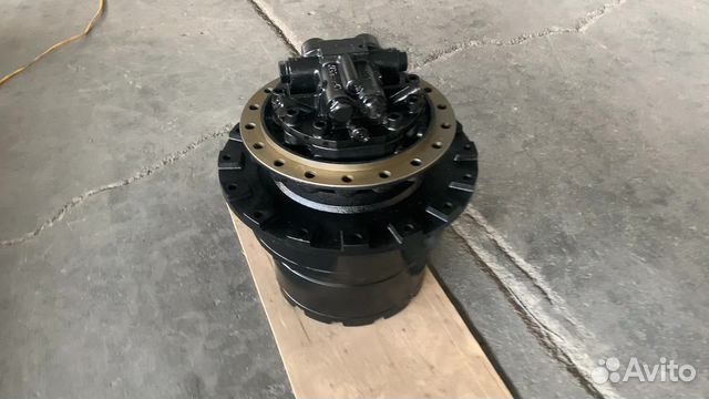 Бортовая (Редуктор хода) Хитачи 240-3 с мотором