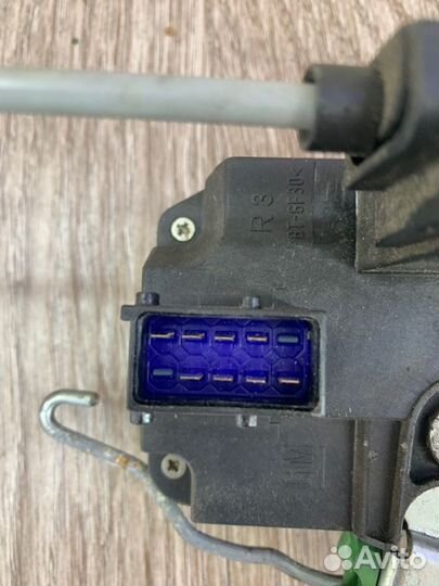 Замок двери передний правый Opel Meriva A минивэн