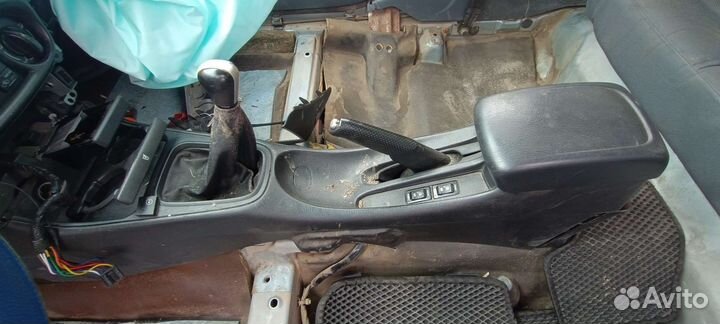 Подлокотник центральная консоль nissan almera n 16
