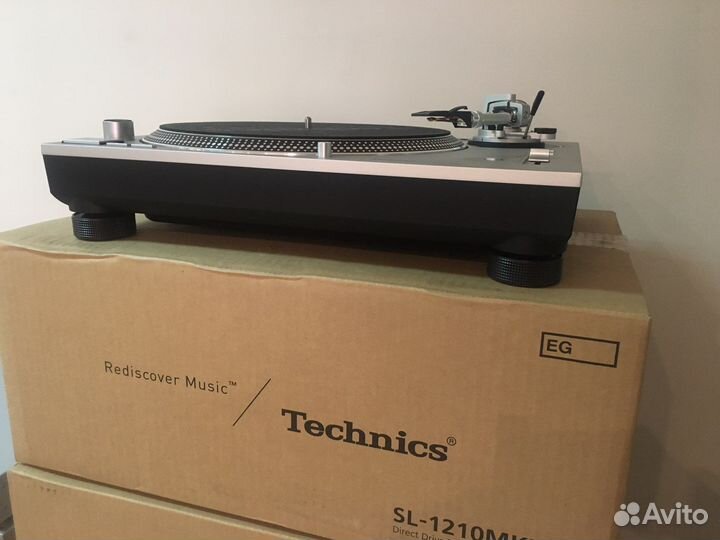 Technics sl 1200 mk7 Silver