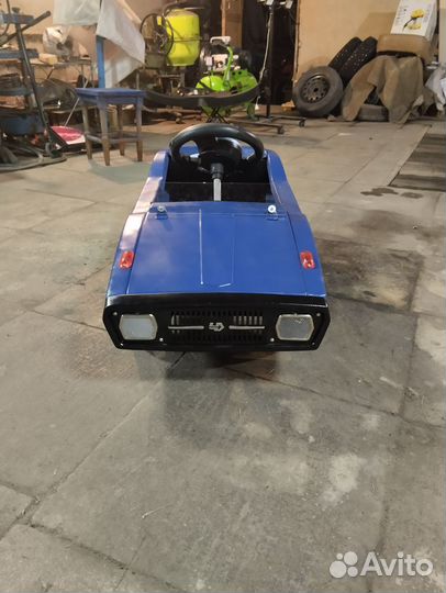 Педальная машина Радуга