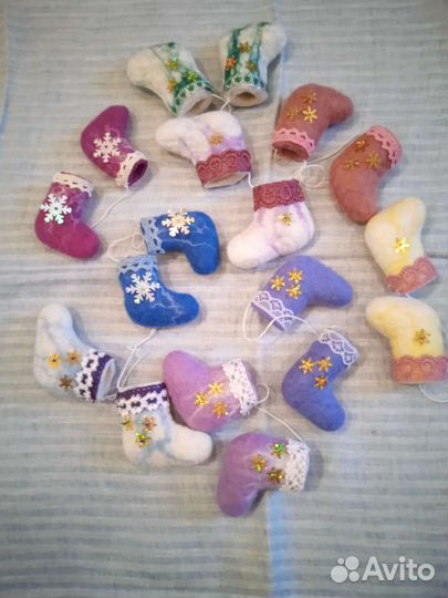 Сувенирные валяные мини валенки и варежки