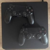 Sony PlayStation 4 + 2 джойстика и Игра