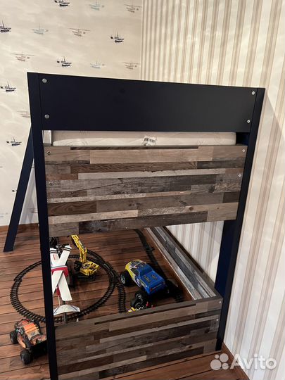 Двухъярусная кровать с матрасом