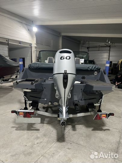 Windboat 4.6 dcx + yamaha f60