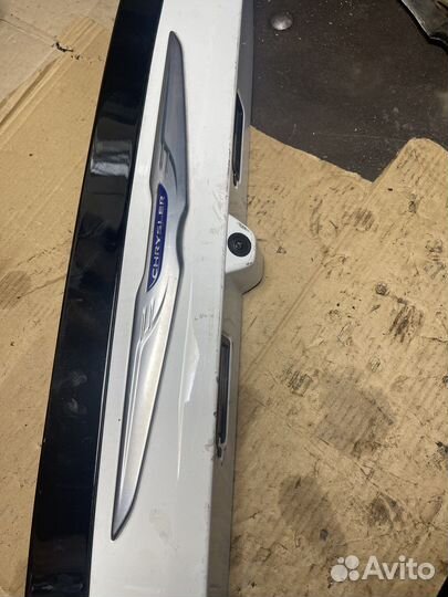 Накладка крышки багажника крайслер пацифика 2017+