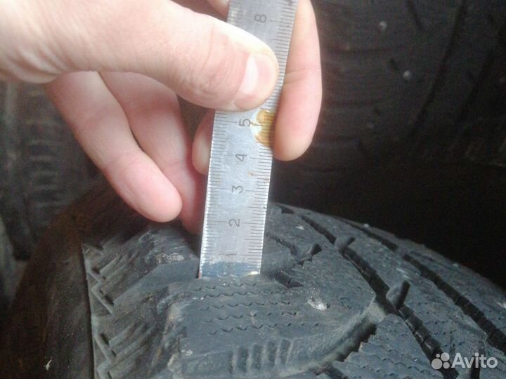 Bridgestone Ice Cruiser 7000S 215/60 R16 95T