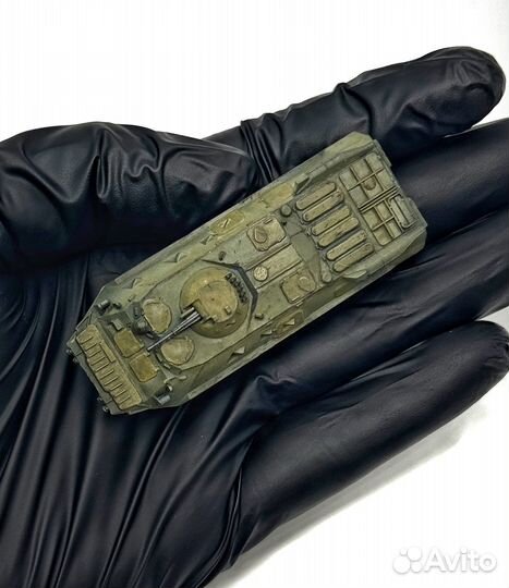 Коллекционная модель советского бтр-80