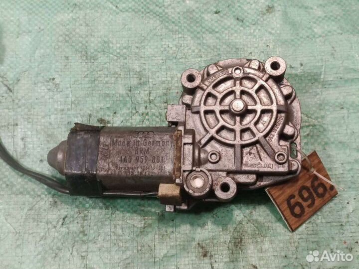 Мотор стеклоподъемника задний Audi A6 C4