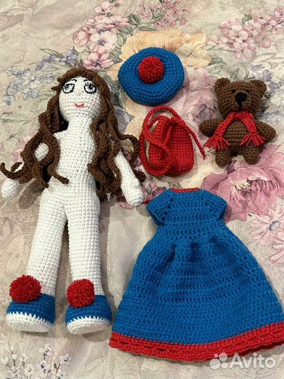 Кукла вязанная крючком Снежка