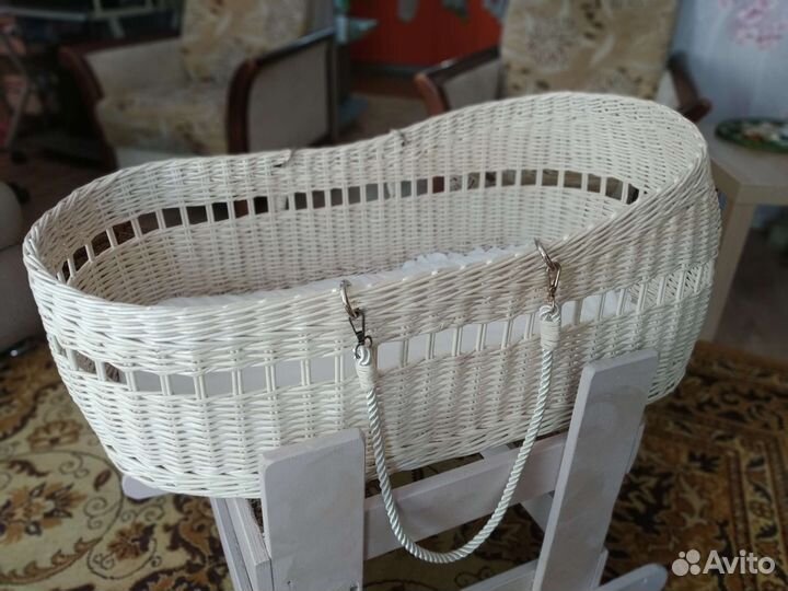 Плетеная люлька для новорожденного