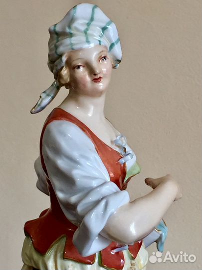 Девушка с кувшинками. KPM. Германия