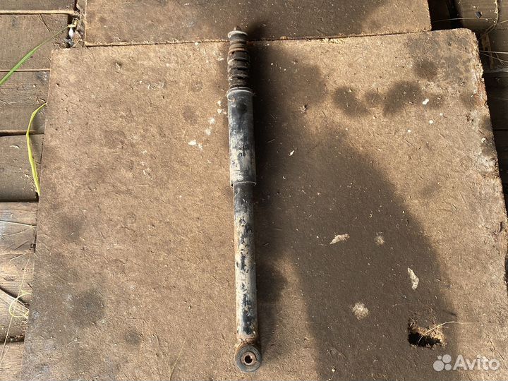 Задний амортизатор