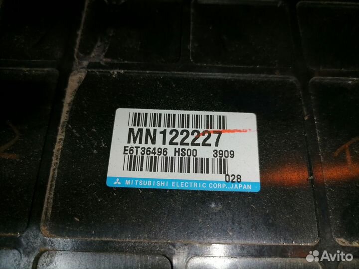 Блок управления двигателем 4G69 MN122227 Mitsubish