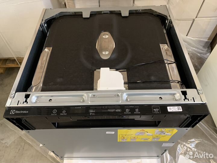 Встраиваемая посудомоечная машина Electrolux EMS47