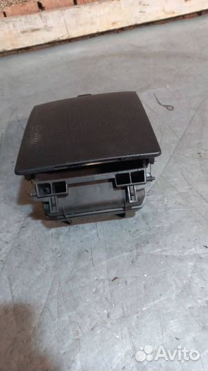 Бардачок Toyota Avensis Verso 2001