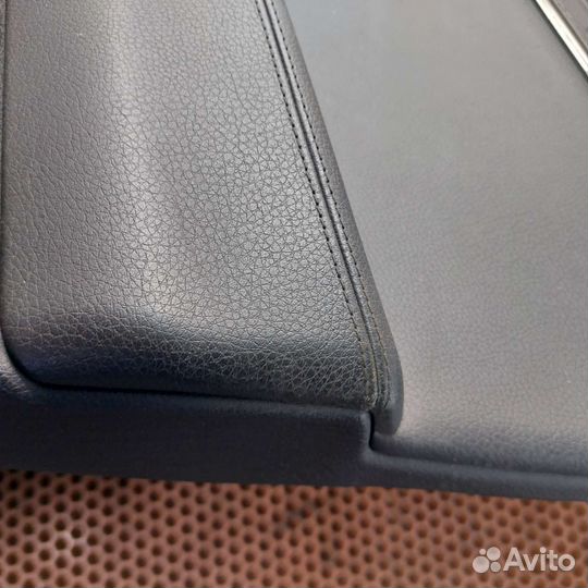 Обшивка передней правой двери чёрная BMW f07 GT