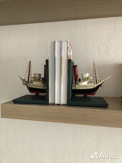 Держатель подставка полочная для книг Корабль