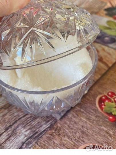 Сахарница с крышкой