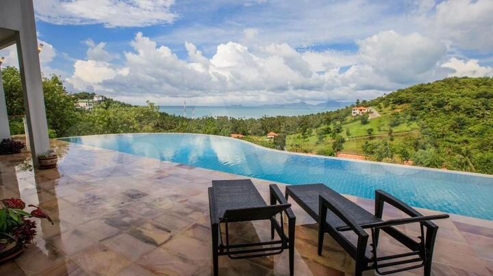 Коттедж 850 м² на участке 14 сот.