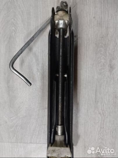 Домкрат штатный Opel Corsa C 90576777