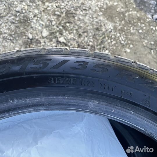 Pirelli Scorpion Winter RFT 275/40 R21 и 315/35 R21 111V