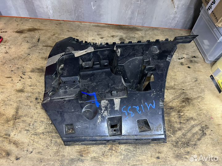 Кронштейн заднего бампера правый BMW F10