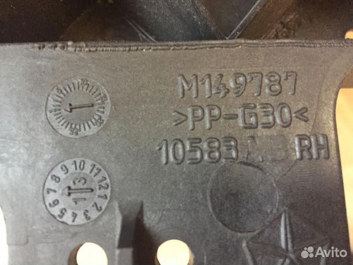 Кронштейн крепления фары правой WK Jeep Grand Cher