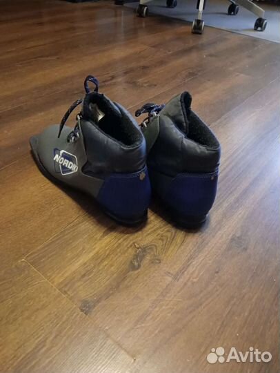 Лыжные ботинки nordik. Длина по стельке 26,5 см