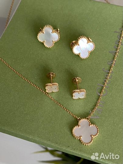 Серьги пусеты van Cleef