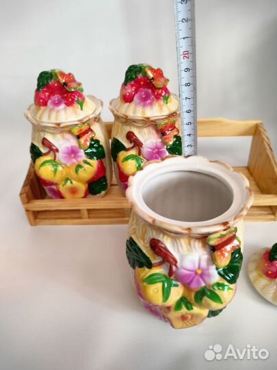 Набор керамических банок на подставке
