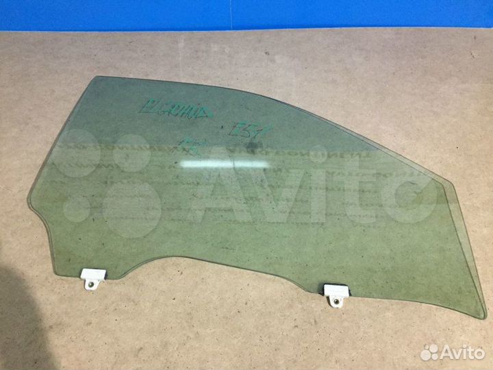 Стекло двери переднее правое Nissan Elgrand E51