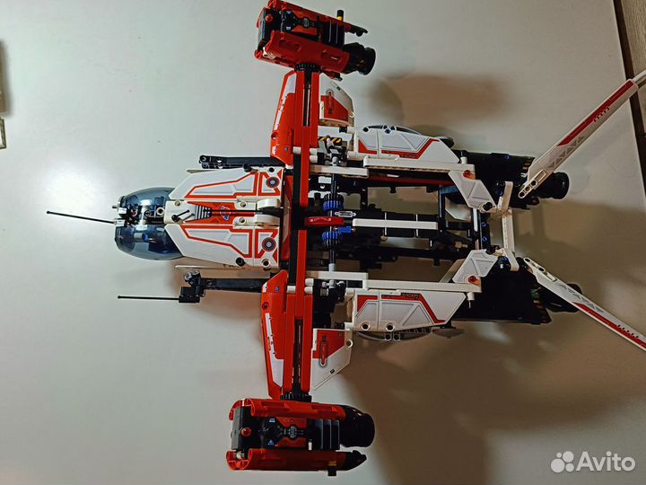 Lego technic 42181 Космический корабль