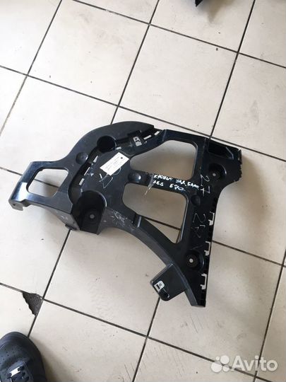 Левый кронштейн заднего бампера BMW X5 E70