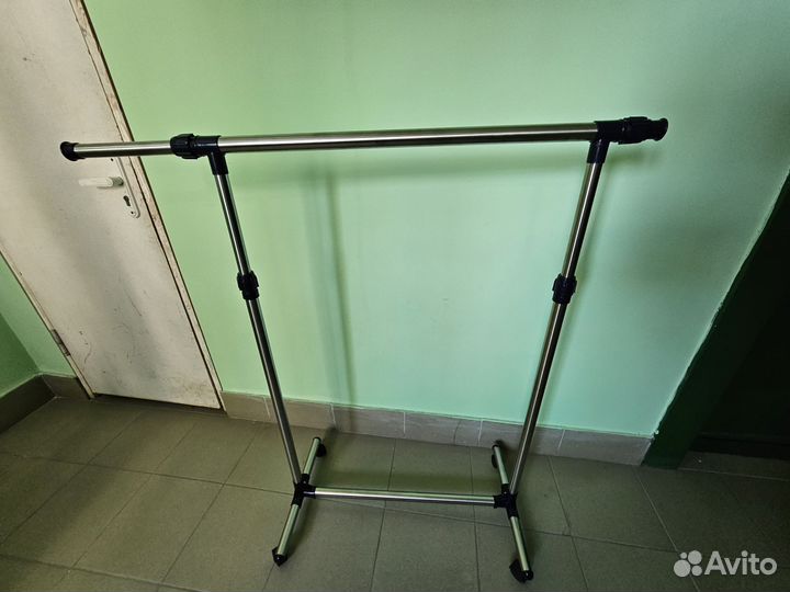 Стойка для одежды