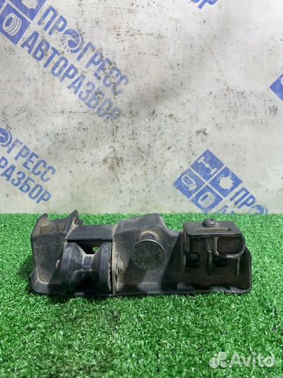 Кронштейн задний правый Bmw X5 кроссовер 3.0 M54