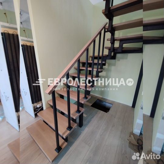 Лестница в дом на второй этаж