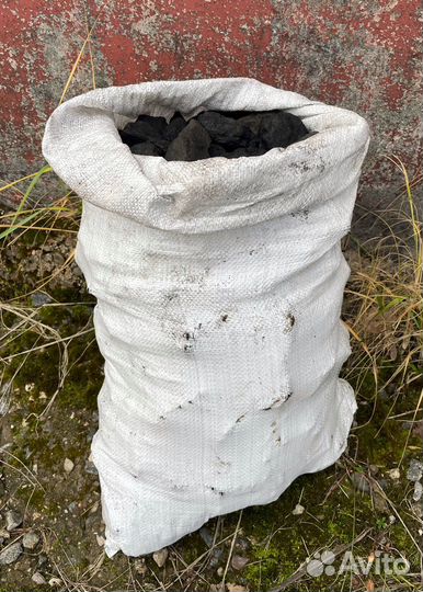 Каменный уголь в мешках