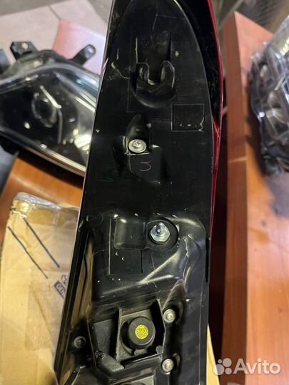 Фонарь задний правый Toyota Camry 8155133660