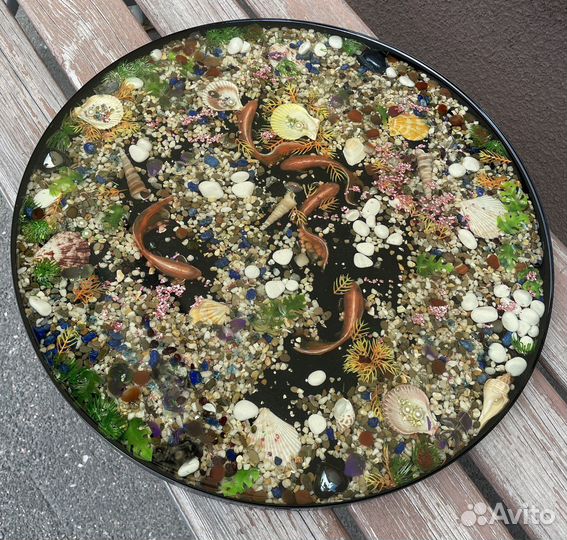 Журнальный столик из эпоксидной смолы с 3D рыбками