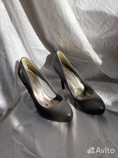 Туфли женские на каблуке