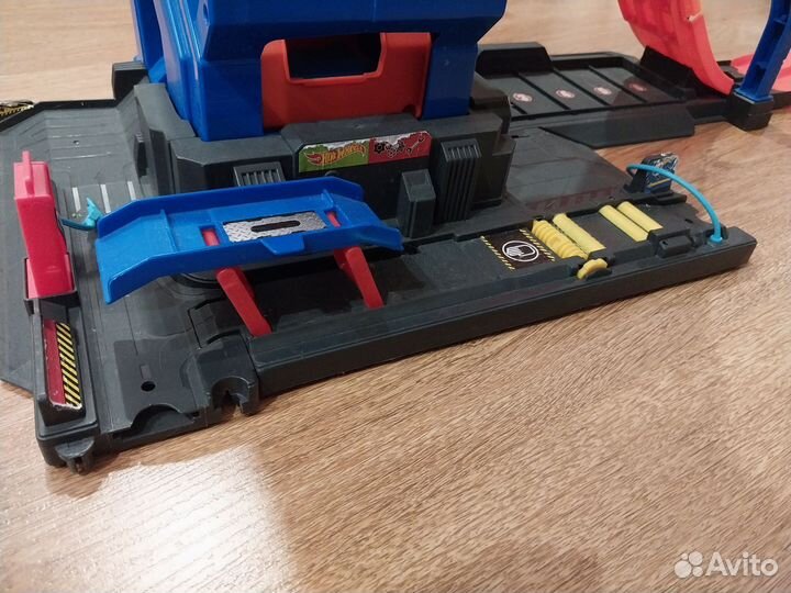 Hot wheels трек гараж