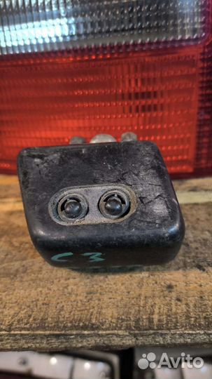 Форсунка омывателя фар правая Audi 100c3 443807156