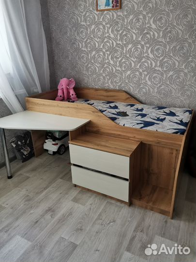 Кровать чердак со столом бу