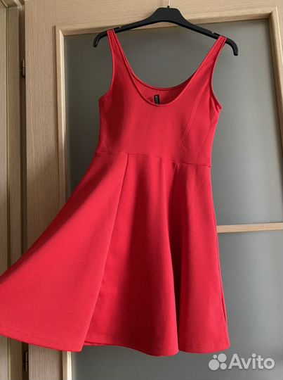 Платье красное