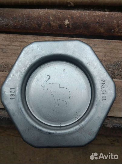 Болт ступицы schmitz