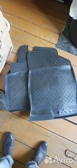 Автомобильные коврики резиновые
