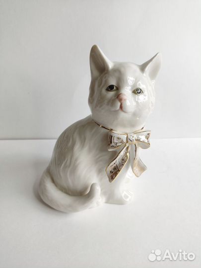 Фарфоровые статуэтки кошки и кота