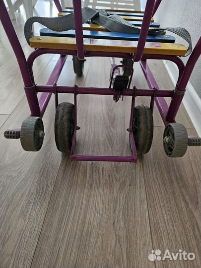 Санки с колесиками и толкателем бу