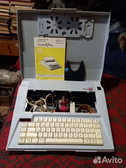 Электронная печатная пишущая машинка 